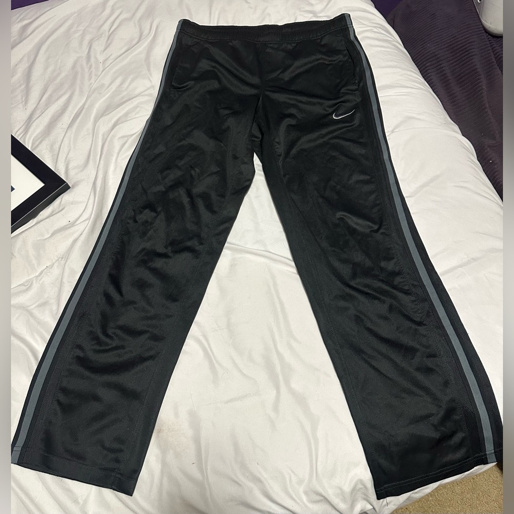 Men’s Nike sweatpants with Gray Side Stripes